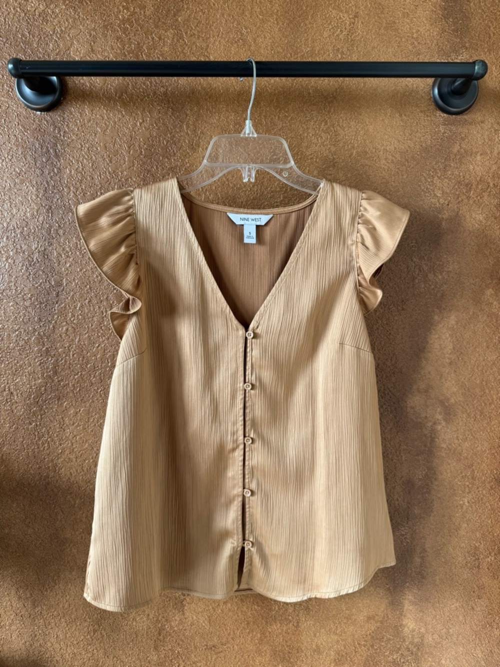 Nine West Gold Flutter Sleeve / Sleeveless V-Neck Button Front Blouse Size S